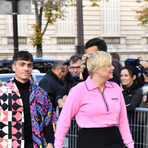 Louane Emera et son compagnon Florian Rossi arrivent au défilé de mode Miu Miu lors de la Fashion Week printemps/été 2022 à Paris, France, le 5 octobre 2021. © Veeren Ramsamy-Christophe Clovis/Bestimage