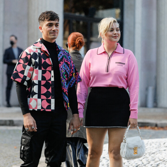 Louane Emera et son compagnon Florian Rossi arrivent au défilé de mode Miu Miu lors de la Fashion Week printemps/été 2022 à Paris, France, le 5 octobre 2021. © Veeren Ramsamy-Christophe Clovis/Bestimage
