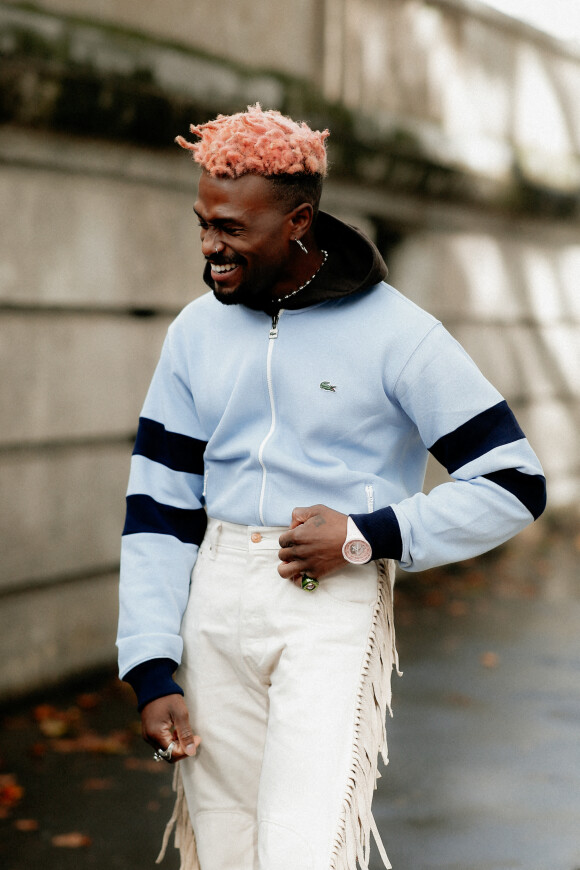 Le chanteur Duckwrth arrive au Palais de Tokyo pour assister au défilé Lacoste, collection printemps-été 2022. Paris, le 5 octobre 2021.