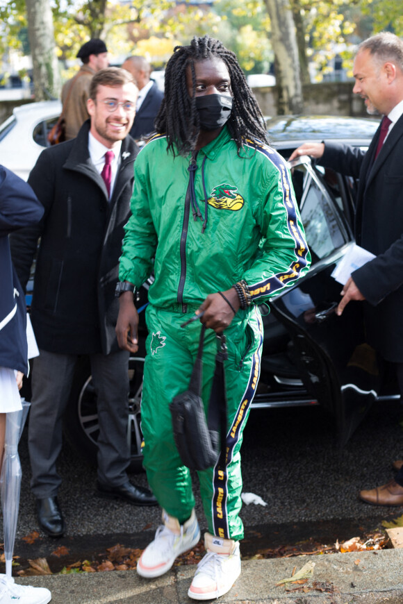 Salif Gueye arrive au Palais de Tokyo pour assister au défilé Lacoste, collection printemps-été 2022. Paris, le 5 octobre 2021.