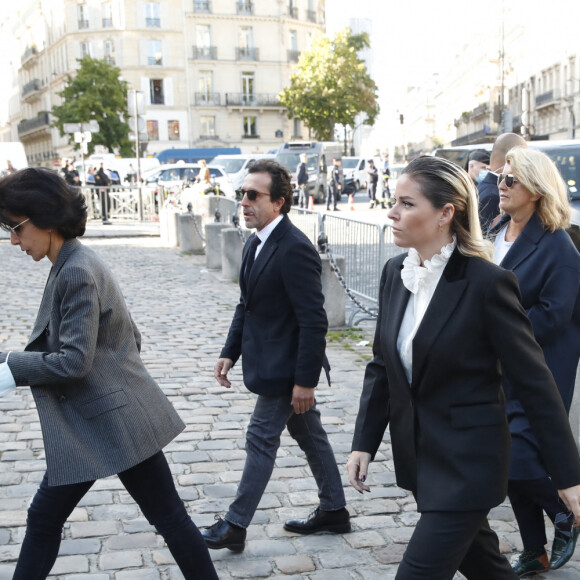 Rachida Dati et Sophie Tapie - Messe funéraire en hommage à Bernard Tapie en l'église Saint-Germain-des-Prés à Paris. Le 6 octobre 2021. © Jacovides-Moreau / Bestimage