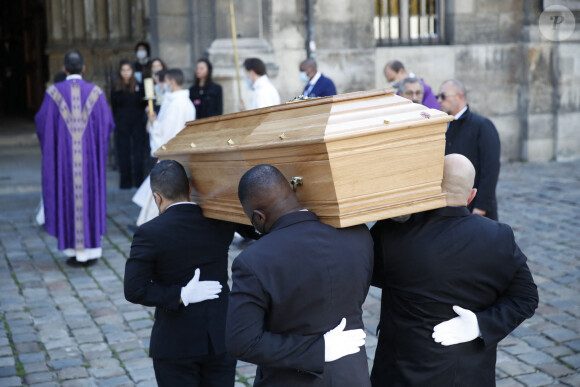 Messe funéraire en hommage à Bernard Tapie en l'église Saint-Germain-des-Prés à Paris. Le 6 octobre 2021. © Jacovides-Moreau / Bestimage