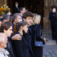 Messe hommage à Bernard Tapie : ses petits-enfants prennent la parole, l'émotion au rendez-vous