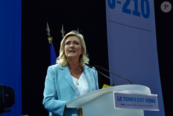 Marine Le Pen lance sa campagne présidentielle lors de l'université d'été du Rassemblement national à Fréjus, le 12 septembre 2021. La présidente du parti laisse sa place à J.Bardella. © Mao / Panoramic / Bestimage