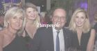 François Hollande tout sourire avec Julie Gayet et un parterre de femmes pour un beau dîner
