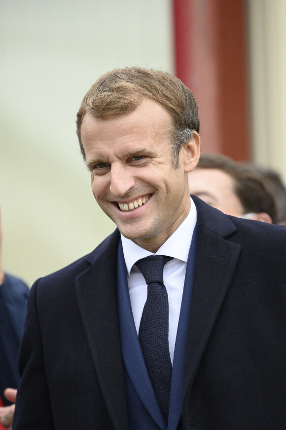 Le président Emmanuel Macron est en visite au refuge pour chiens et chats Saint Adrien à Gray en Haute-Saône le 4 octobre 2021. © Eliot Blondet / Pool / Bestimage 