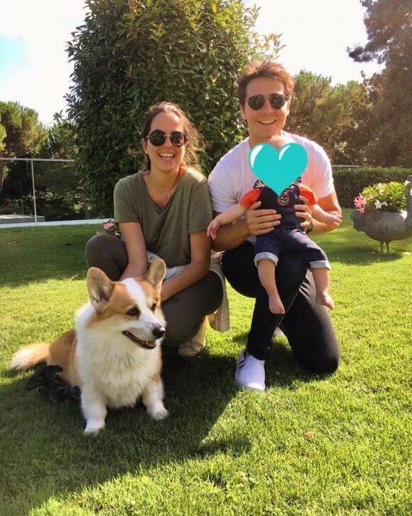 Anouchka Delon, son mari Julien Dereims et leur fils Lino sur Instagram, décembre 2020.