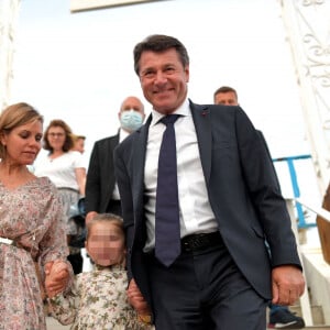 Christian Estrosi (le maire de Nice) et sa femme Laura Tenoudji Estrosi avec leur fille Bianca.