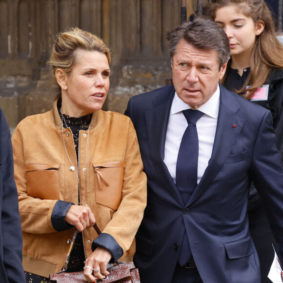 Christian Estrosi et sa femme Laura Tenoudji - Sorties de la messe funéraire en hommage à Bernard Tapie en l'église Saint-Germain-des-Prés à Paris. © Jacovides-Moreau / Bestimage