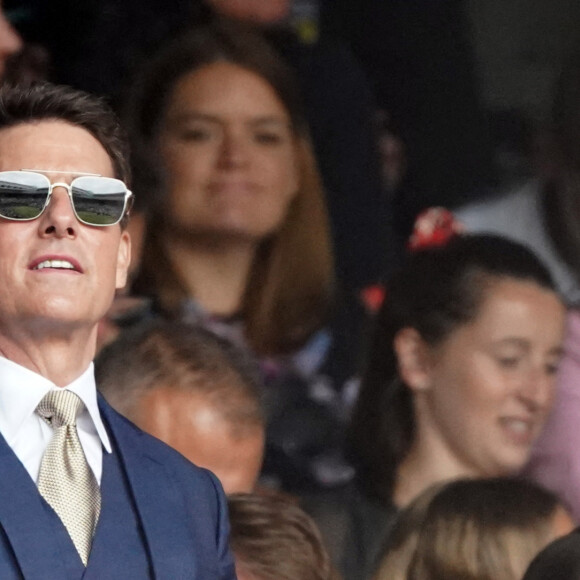 Tom Cruise dans les tribunes du tournoi de tennis de Wimbledon au All England Lawn Tennis and Croquet Club à Londres, Royaume Uni, le 10 juillet 2021.