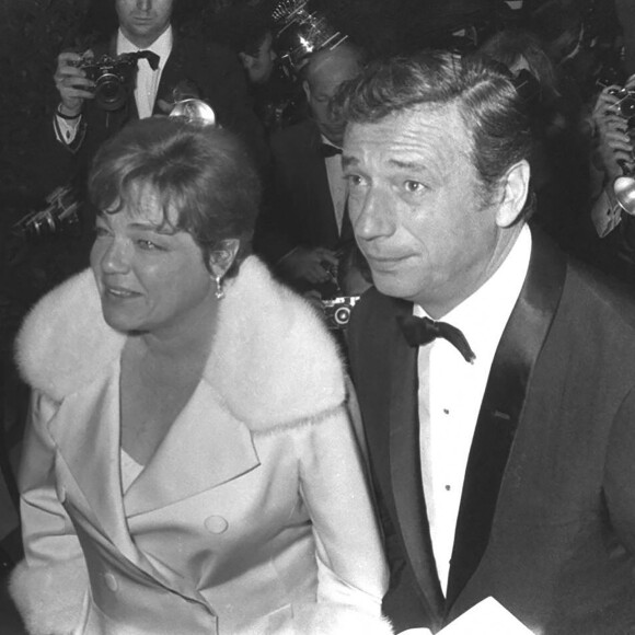 Yves Montand et Simone Signoret lors de la première du film "Grand Prix" à Paris en 1967.