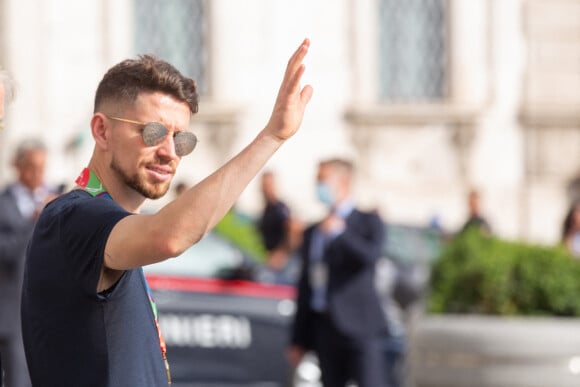 L'équipe d'Italie arrive en bus avec la coupe de l'Euro2020 devant la foule en liesse, sur la place de Venise. Rome, le 12 juillet 2021.