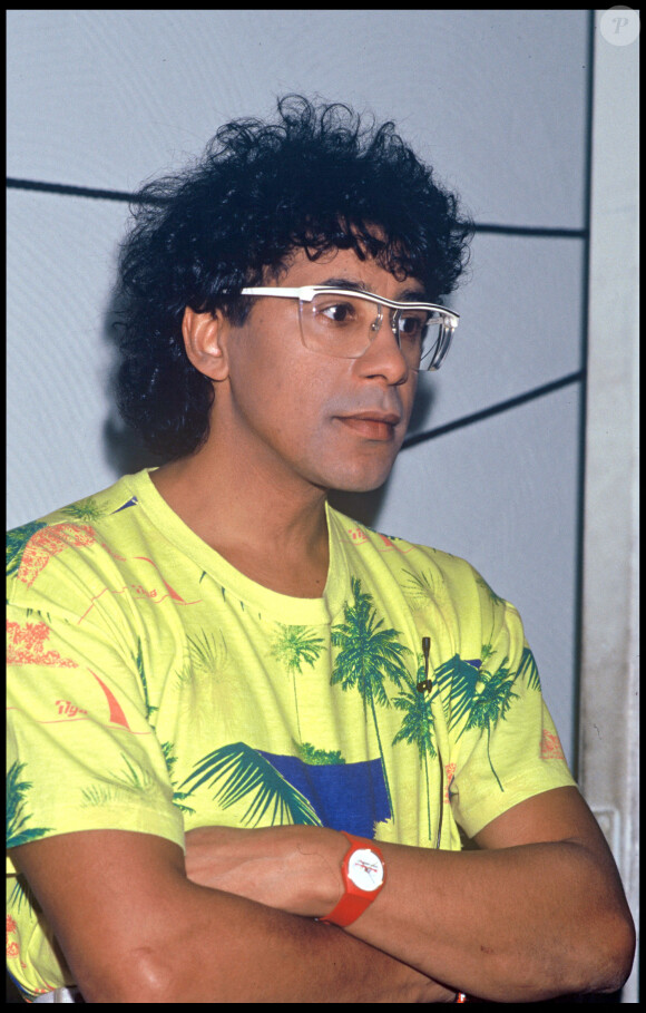 Archives - Laurent Voulzy lors d'une émission de radio sur Europe 1 en 1987.