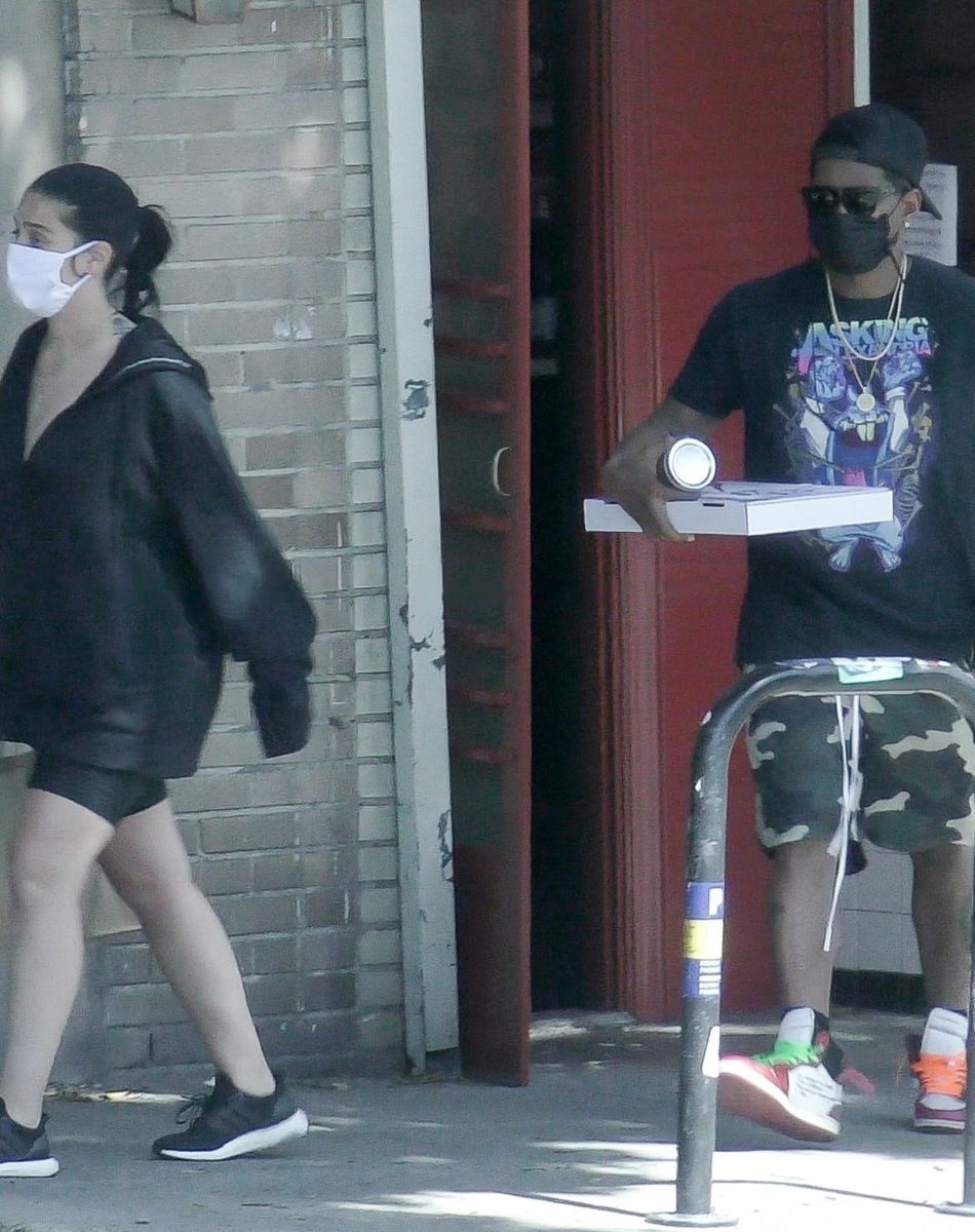Usher et sa compagne Jenn Goicoechea à Los Angeles, le 14 juin 2020.