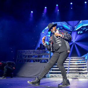 Usher sur scène lors du "Special Olympics 50th Anniversary Concert" à Chicago, le 23 juillet 2018.