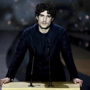 Louis Garrel (habillé Armani) sur scène lors de la 46ème cérémonie des César à l'Olympia à Paris le 12 mars 202. © Bertrand Guay/ Pool / Bestimage 