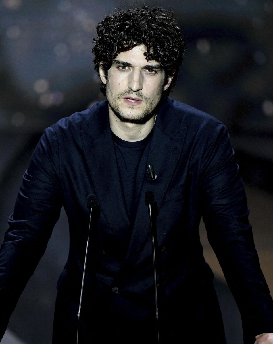 Louis Garrel (habillé Armani) sur scène lors de la 46ème cérémonie des César à l'Olympia à Paris le 12 mars 202. © Bertrand Guay/ Pool / Bestimage