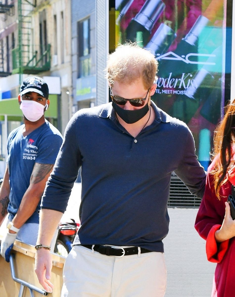 Le prince Harry, duc de Sussex et Meghan Markle sortent du restaurant Melba's à New York, le 24 septembre 2021.