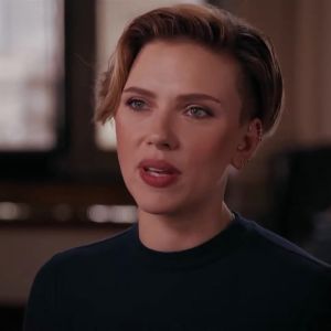 Scarlett Johansson émue aux larmes dans l'émission "Finding Your Roots". Los Angeles. Le 15 juillet 2021.