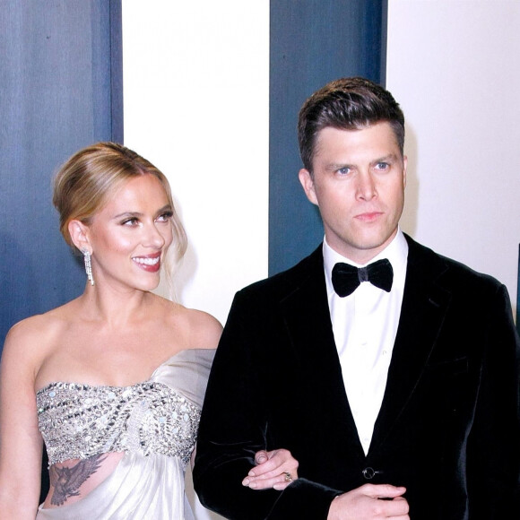 Scarlett Johansson et son fiancé Colin Jost - Soirée "Vanity Fair Oscar Party" après la 92e cérémonie des Oscars 2020 au Wallis Annenberg Center for the Performing Arts à Los Angeles, le 9 février 2020.