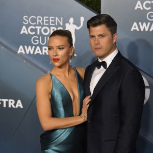 Scarlett Johansson et son fiancé Colin Jost - 26e cérémonie annuelle des "Screen Actors Guild Awards" ("SAG Awards") au "Shrine Auditorium" à Los Angeles, le 19 janvier 2020. © Kevin Sullivan via ZUMA Wire / Bestimage