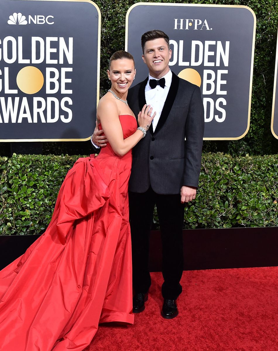 Scarlett Johansson et son fiancé Colin Jost - Photocall de la 77e cérémonie annuelle des Golden Globe Awards au Beverly Hilton Hotel à Los Angeles, le 5 janvier 2020.