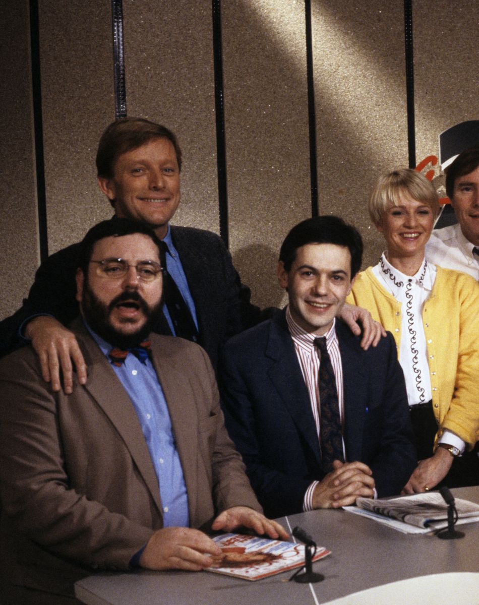 En France, à Paris, sur le plateau de gauche à droite, Jean-Daniel Flaysakier, Roger Zabel, Marc Autheman, Sophie Davant, Guest, Christiane Collange, Guest et Catherine Ceylac le 7 janvier 1988.