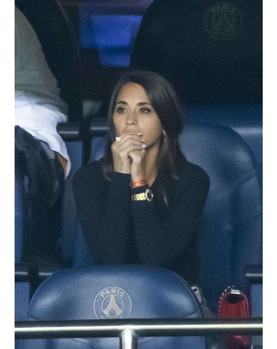 Antonella Roccuzzo (Femme de Lionel Messi) - People assistent à la victoire du PSG (2) face à Manchester City (0) lors de la deuxième journée de la Ligue des champions au Parc des Princes à Paris le 28 septembre 2021. © Cyril Moreau/Bestimage