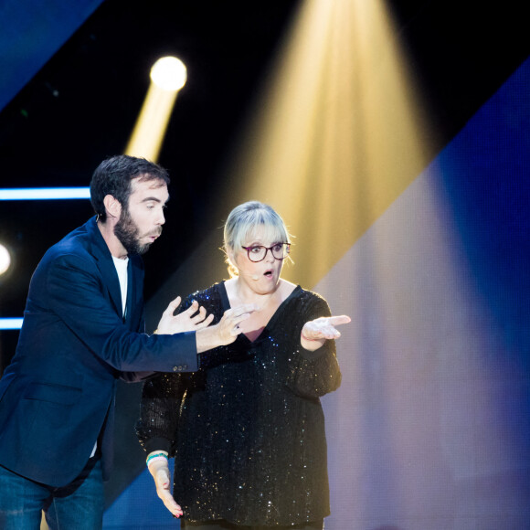 Exclusif - Clément Blouin, Laurence Boccolini - Enregistrement de l'émission "Les comiques préférés des français, 50 ans d'humour d'hier et aujourd'hui" à la Seine Musicale à Paris, diffusée le samedi 16 octobre à 21h05 sur France 2. Pour son premier " prime " de la rentrée, L.Boccolini nous convie à une grande soirée de rire inédite en compagnie des comiques préférés des Français. Une très belle soirée de détente pour célébrer ensemble 50 ans d'humour d'hier et aujourd'hui. Depuis l'extraordinaire salle de concert de La Seine musicale sur l'île Seguin, à Boulogne-Billancourt, L.Boccolini recevra les stars du rire et les jeunes talents d'aujourd'hui qui interpréteront sur scène leurs sketchs les plus drôles et évoqueront les humoristes qui les ont influencés. Ce sera l'occasion de revoir des images de sketchs cultes et de faire une grande rétrospective du rire sur cinquante ans. Nous partagerons deux heures de rire pour célébrer sur scène et en archives 50 ans d'humour avec les plus grands comiques d'hier et aujourd'hui. © Tiziano Da Silva / Bestimage