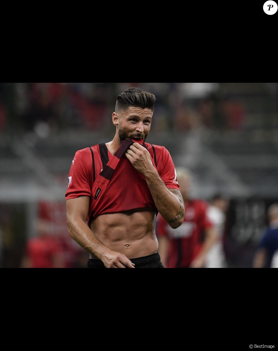 Olivier Giroud - Olivier Giroud marque un doublé lors de son premier match au Milan AC contre Cagliari (4-1) tandis que l'ancien gardien de but du Losc, Mike Maignan a bien défendu la cage de son nouveau club. Milan. Le 29 août 2021.