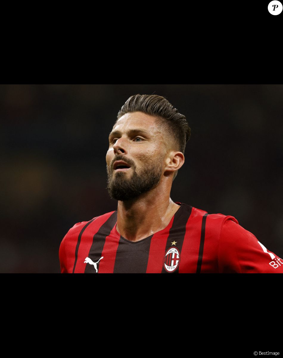 Olivier Giroud - Olivier Giroud marque un doublé lors de son premier match au Milan AC contre Cagliari (4-1) tandis que l'ancien gardien de but du Losc, Mike Maignan a bien défendu la cage de son nouveau club. Milan. Le 29 août 2021.