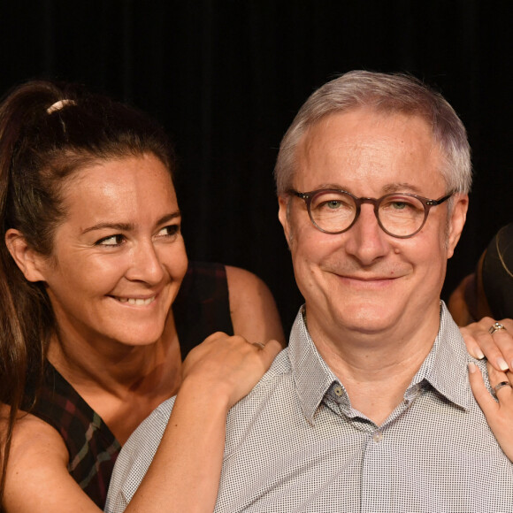 Exclusif - Emmanuelle Boidron, Alexandre Pesle et Capucine Anav - Filage de la piéce de théâtre " Le Switch" au théâtre Edgar à Paris le 10 septembre 2021. Pièce qui se joue dès le 28 septembre 2021 et pour 90 représentations. Après plus de dix ans, Line et Lise découvrent que Philippe est le mari de l’une et l’amant de l’autre. Elles en parlent toutes les deux dans un réflexe de solidarité féminine, et décident ensemble de lui faire comprendre qu’il n’a plus à choisir puisqu’elles veulent le quitter. Mais avant de se séparer de leur mari et amant, désireuses de découvrir ce qu’il peut bien offrir à l’autre qu’elles n’ont pas, elles décident d’exiger ces faveurs inconnues. Voici Philippe contraint d’effectuer un Switch pour les satisfaire. Mais ce que peut supporter une femme ne convient pas forcément à une maîtresse et les ardeurs consacrées à une maîtresse peuvent devenir un fardeau pour une femme. C’est l’expérience harassante qu’elles vont subir toutes les deux avec la volonté farouche de Philippe de garder l’une et l’autre. Mais cette expérience n’a qu’un temps et après être revenues à la raison, elles décident chacune de reprendre leur place au plus grand soulagement de Philippe qui pense avoir gagné la partie… Sans le savoir il se prépare à des jours difficiles ! © Veeren / Bestimage  Exclusive - no web en Suisse / Belgique Spinning of the play "The Switch" at the Edgar Theatre in Paris on september 10th 2021 