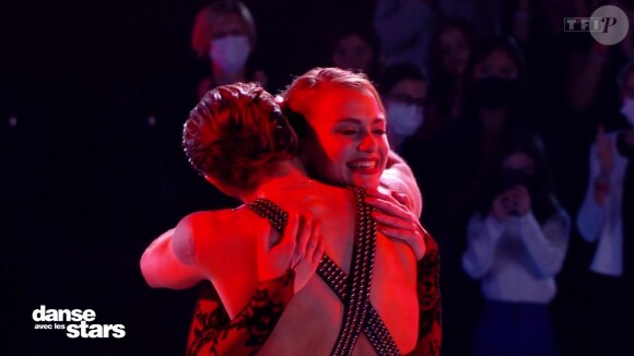 Aurélie Pons et son partenaire de danse, fiers de leur prestation.