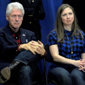 Bill Clinton et sa fille Chelsea - Hillary Clinton en meeting pour la campagne "Get Out to Caucus" à Cedar Rapids dans l'Iowa