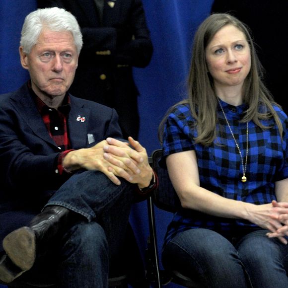 Bill Clinton et sa fille Chelsea - Hillary Clinton en meeting pour la campagne "Get Out to Caucus" à Cedar Rapids dans l'Iowa
