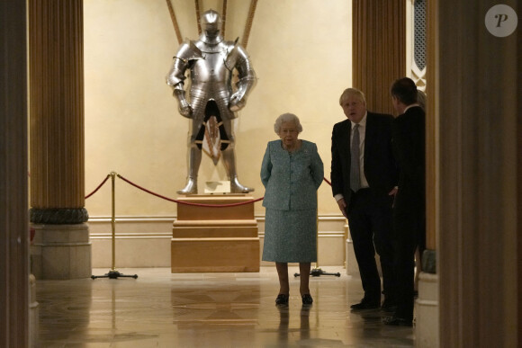 La reine Elizabeth II d'Angleterre et Boris Johnson (Premier ministre du Royaume-Uni) - Réception du "Global Investment Conference" au château de Windsor, le 19 octobre 2021. 