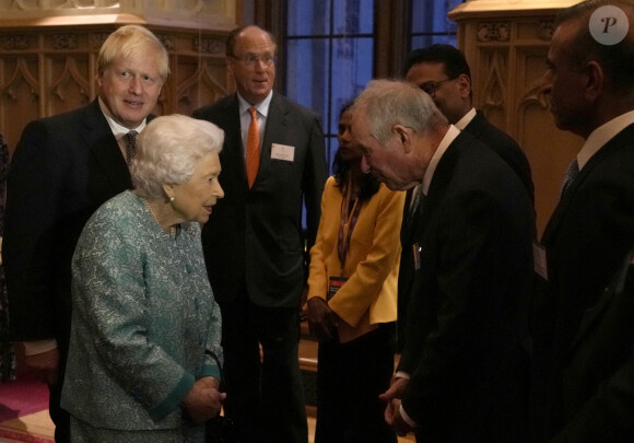 La reine Elizabeth II d'Angleterre et Boris Johnson (Premier ministre du Royaume-Uni) - Réception du "Global Investment Conference" au château de Windsor, le 19 octobre 2021. 