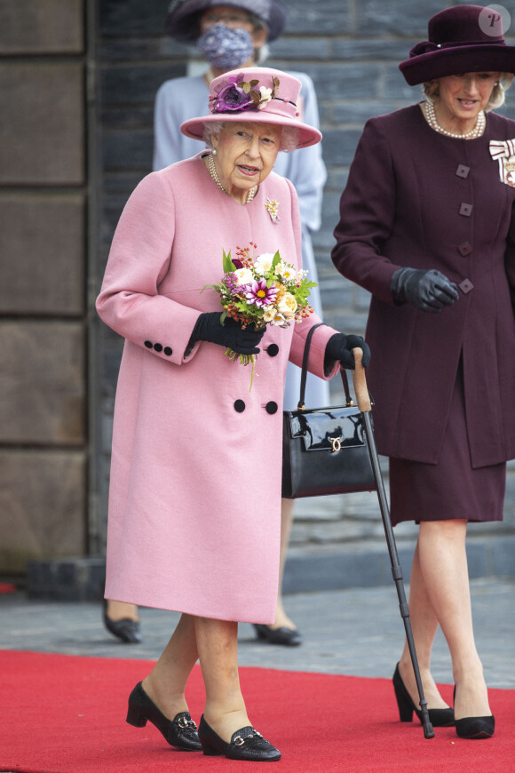 La reine Elizabeth II d'Angleterre assiste à la cérémonie d'ouverture de la sixième session du Senedd à Cardiff, Royaume Uni, 14 octobre 2021. 