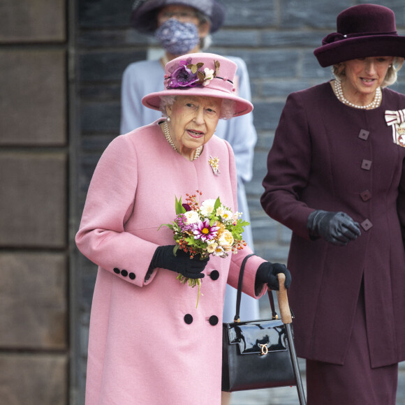 La reine Elizabeth II d'Angleterre assiste à la cérémonie d'ouverture de la sixième session du Senedd à Cardiff, Royaume Uni, 14 octobre 2021. 