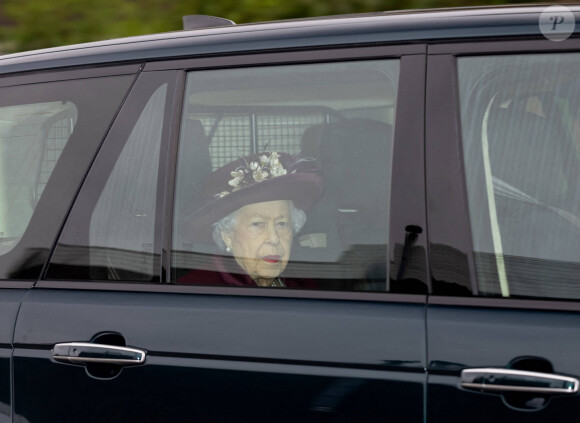 La reine Elizabeth II d'Angleterre arrive à la messe à Windsor le 10 octobre 2021. 