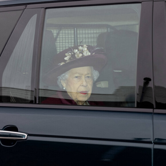 La reine Elizabeth II d'Angleterre arrive à la messe à Windsor le 10 octobre 2021. 