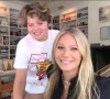 Gwyneth Paltrow, son fils Moses - Gwyneth Paltrow présente sa nouvelle bougie "This Smells Like My Orgasm" en direct dans l'émission "The Tonight Show - Home Edition" présentée par Jimmy Fallon.