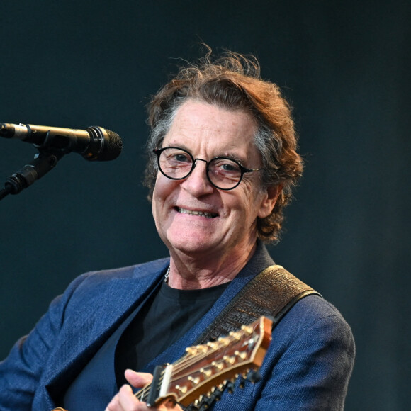 Francis Cabrel sur la scène du festival des Francofolies 2021 à la Rochelle, le 12 juillet 2021. 