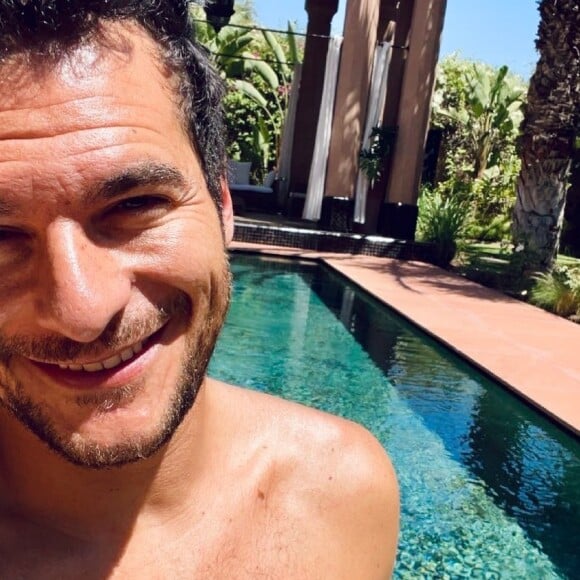 Amir au bord de sa piscine. Juin 2021