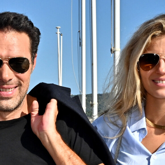 Nicolas Bedos, le président du Jury, et sa compagne Pauline Desmonts lors de la 3eme édition du Festival Cinéroman à Nice. Le 22 octobre 2021.