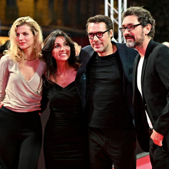 Pauline Desmonts, Nathalie Benoin, l'organisatrice du Festival, Nicolas Bedos, le président du Jury, et David Foenkinos durant la troisième journée de la 3eme édition du Festival Cinéroman à Nice, le 22 octobre 2021. © Bruno Bebert/bestimage