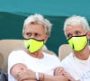 Muriel Robin et sa femme Anne Le Nen dans les tribunes lors des internationaux de France de Tennis de Roland Garros 2021 à Paris, le 7 juin 2021. © Dominique Jacovides/Bestimage 