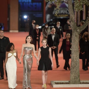 Angelina Jolie avec ses filles Shiloh et Zahara à la première du film "Eternals" lors de la 16ème édition du Festival du Film de Rome, le 24 octobre 2021.