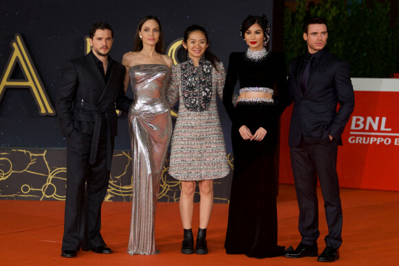 Kit Harington, Angelina Jolie, Chloe Zhao, Gemma Chan, Richard Madden à la première du film "Eternals" lors de la 16ème édition du Festival du Film de Rome, le 24 octobre 2021.