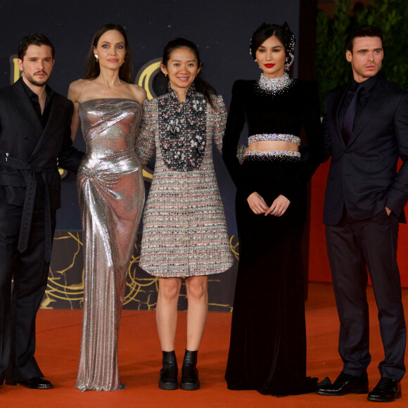 Kit Harington, Angelina Jolie, Chloe Zhao, Gemma Chan, Richard Madden à la première du film "Eternals" lors de la 16ème édition du Festival du Film de Rome, le 24 octobre 2021.